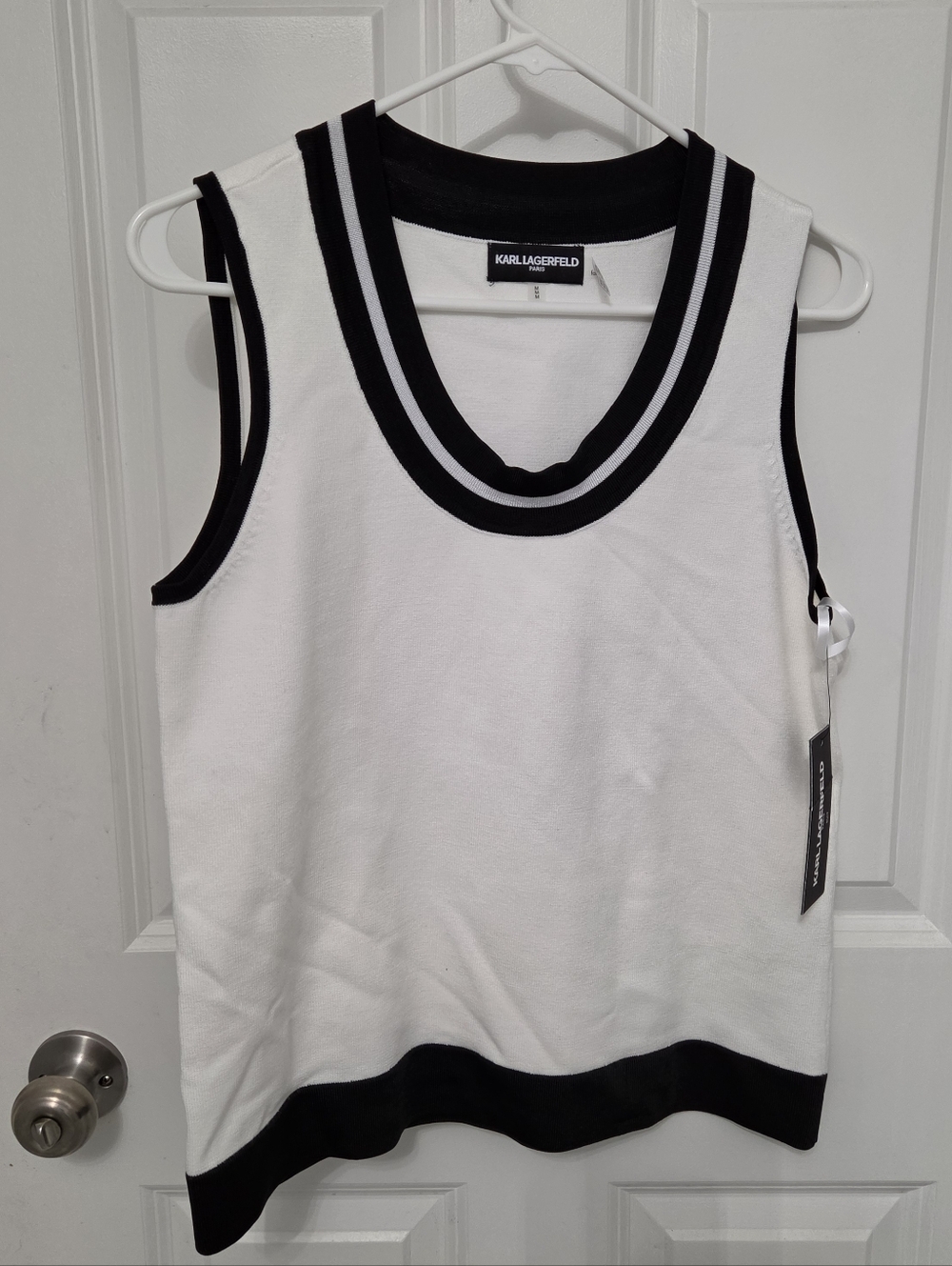 KARL LAGERFELD Women's Scoop-Neck Sleeveless Knit Top with Contrast Trim Size M